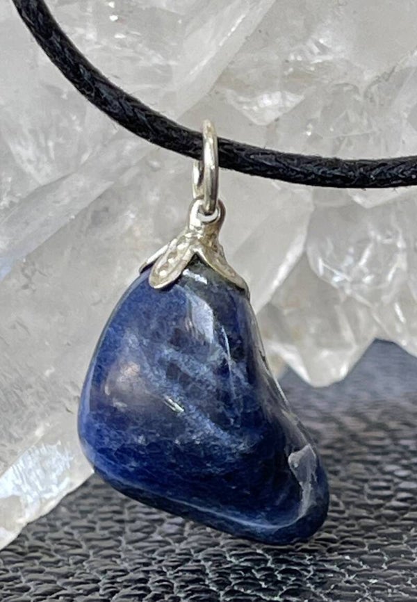 Sodaliet hangertje, met veter