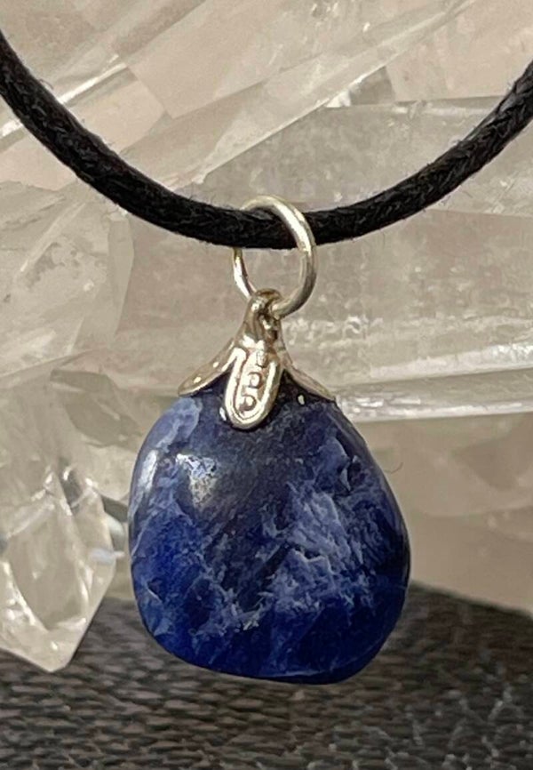 Sodaliet hangertje, met veter