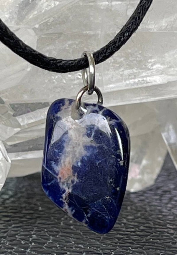 Sodaliet hangertje, met veter