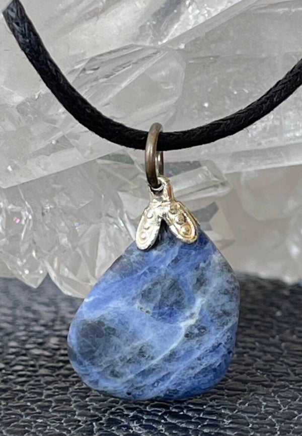 Sodaliet hangertje, met veter