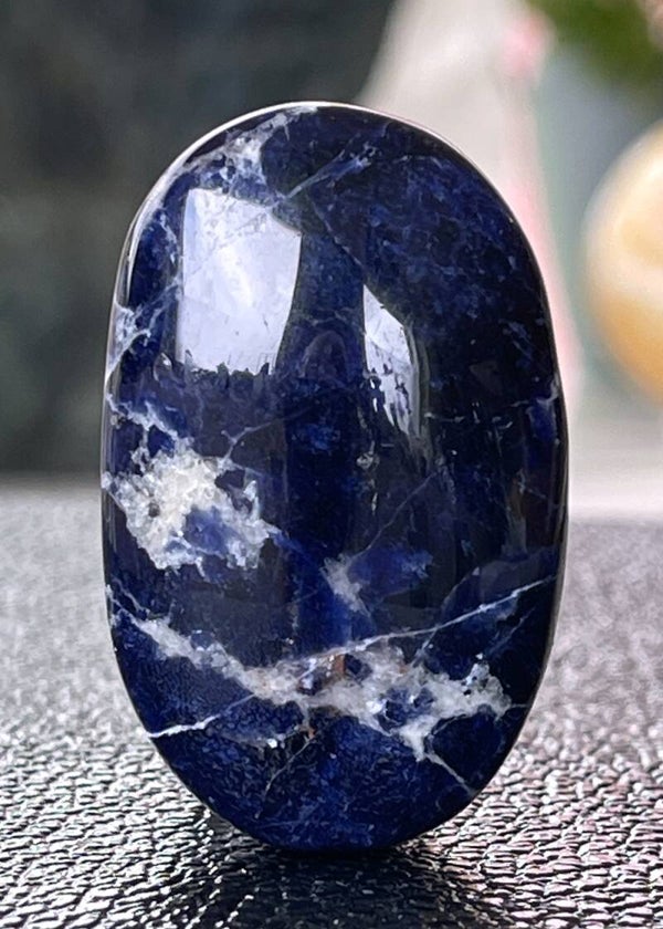 Sodaliet knuffelsteen plat