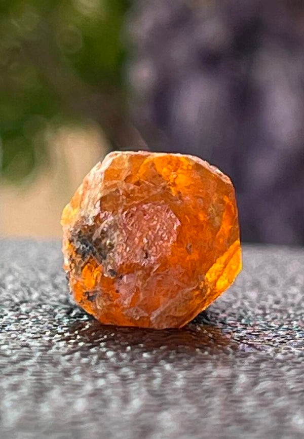 Spessartien Granaat uit Tanzania ruw, heel klein