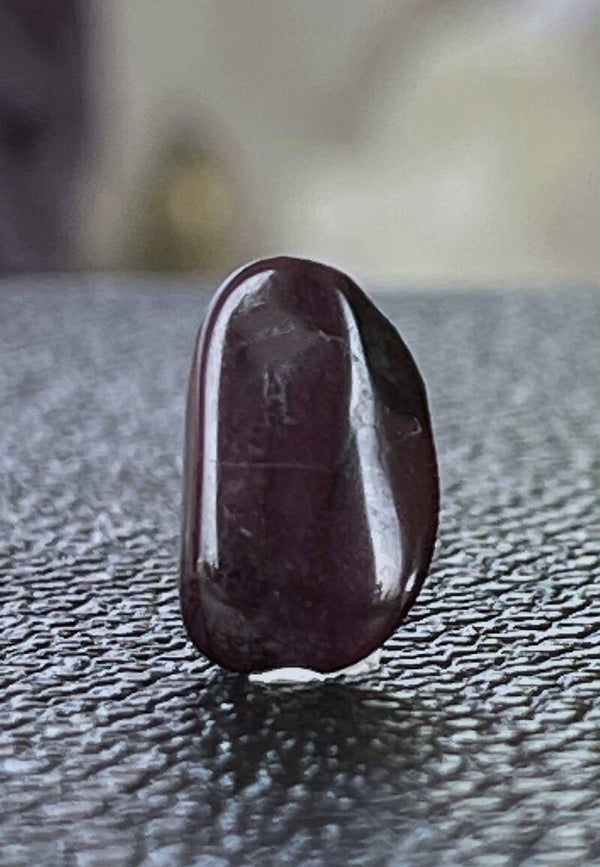 Sugiliet met Richteriet trommelsteen uit Afrika, klein