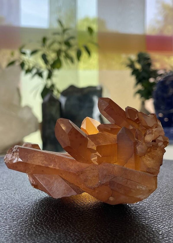 Tangerinekwarts cluster uit Brazilië ruw, medium-groot