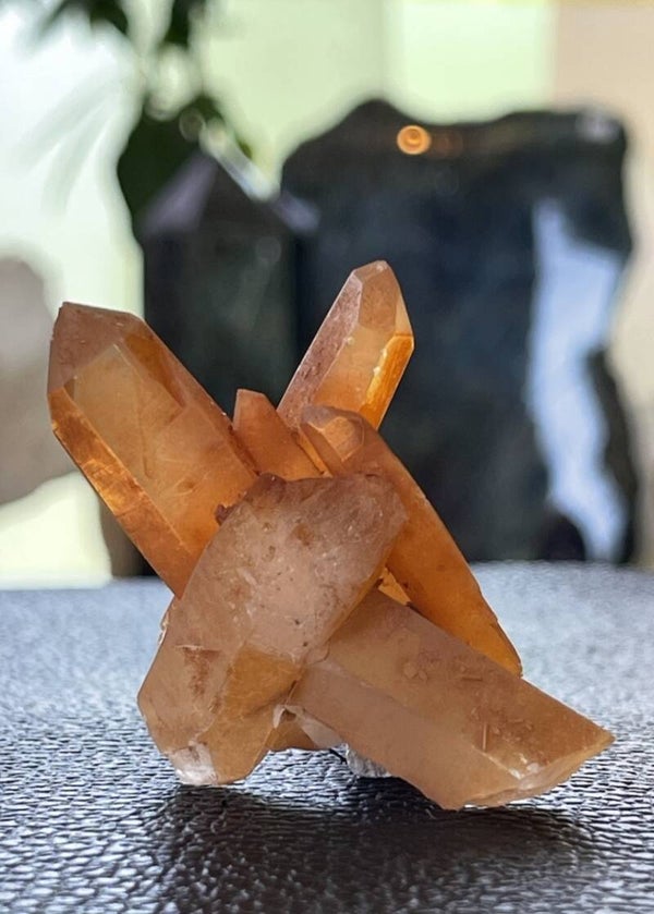 Tangerinekwarts cluster uit Brazilië ruw, klein