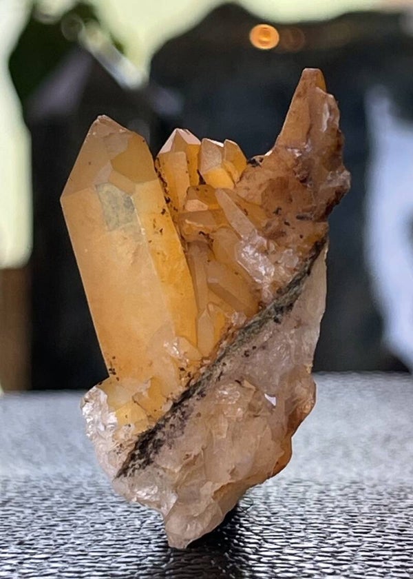 Tangerinekwarts cluster uit Brazilië ruw, klein