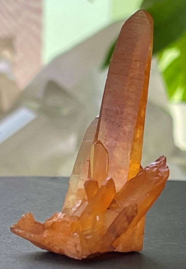 Tangerinekwarts cluster uit Brazilië ruw, klein