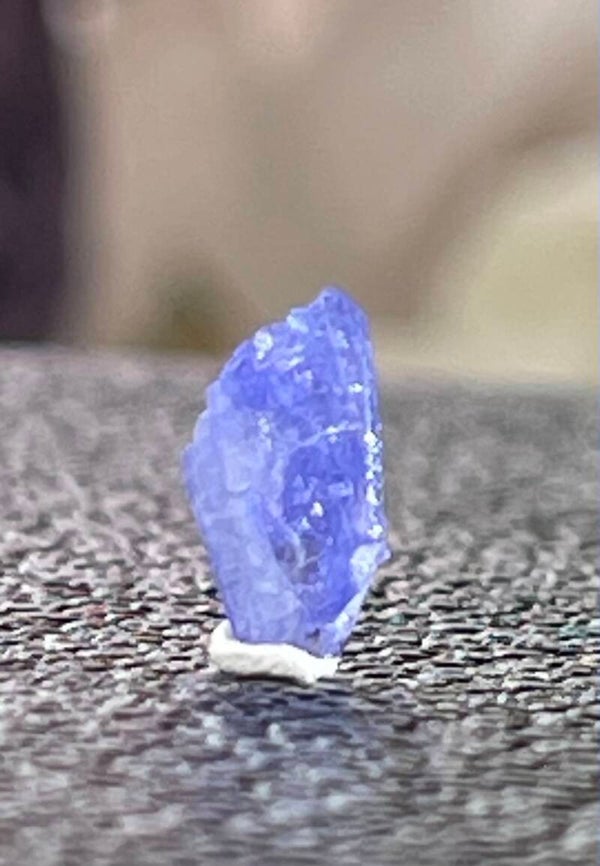 Tanzaniet uit Tanzania ruw, heel klein