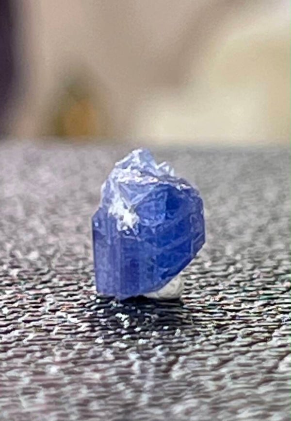 Tanzaniet uit Tanzania ruw, heel klein