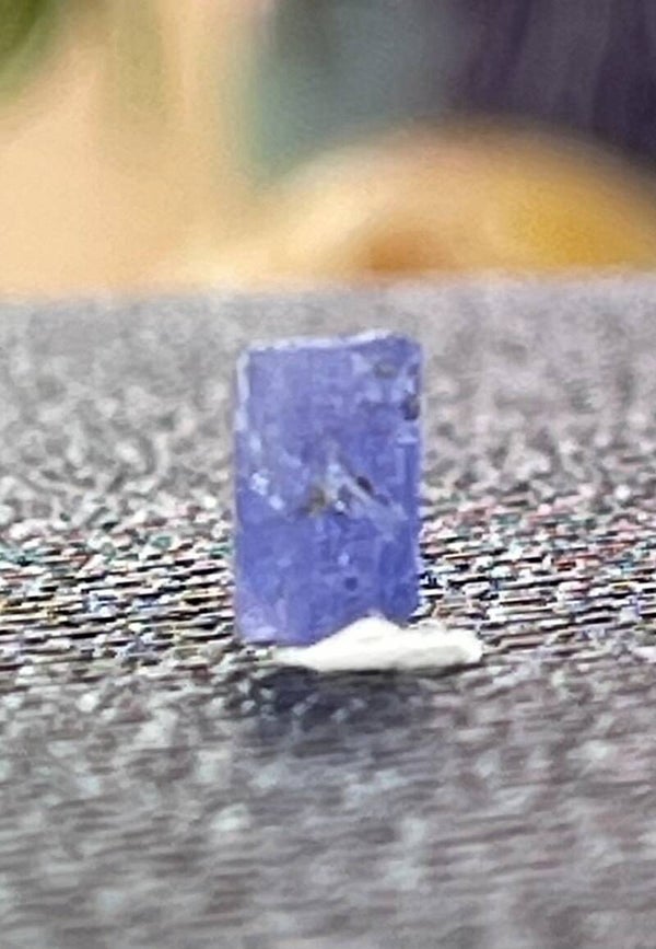 Tanzaniet uit Tanzania ruw, heel klein