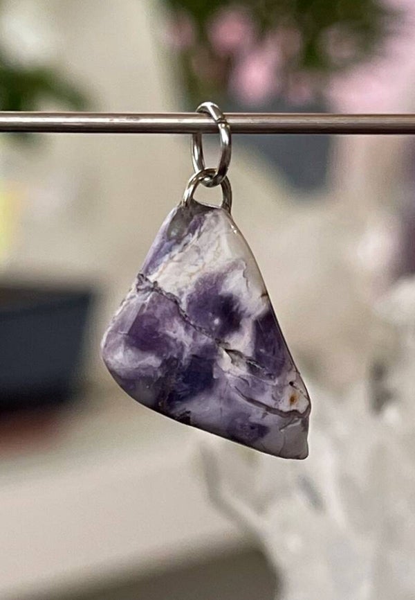Tiffany Stone of Bertrandiet hangertje, met veter