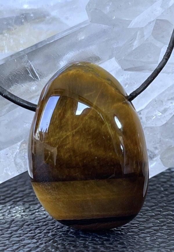 Tijgeroog hangertje doorboord, met veter