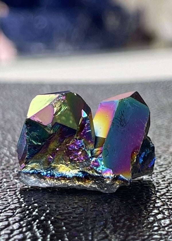 Titanium Aura Kwarts cluster ruw, klein