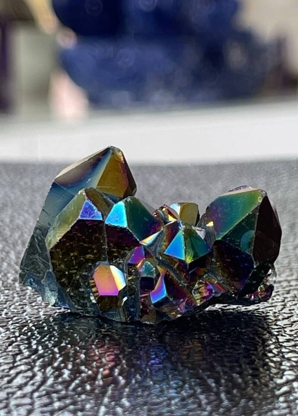 Titanium Aura Kwarts cluster ruw, klein