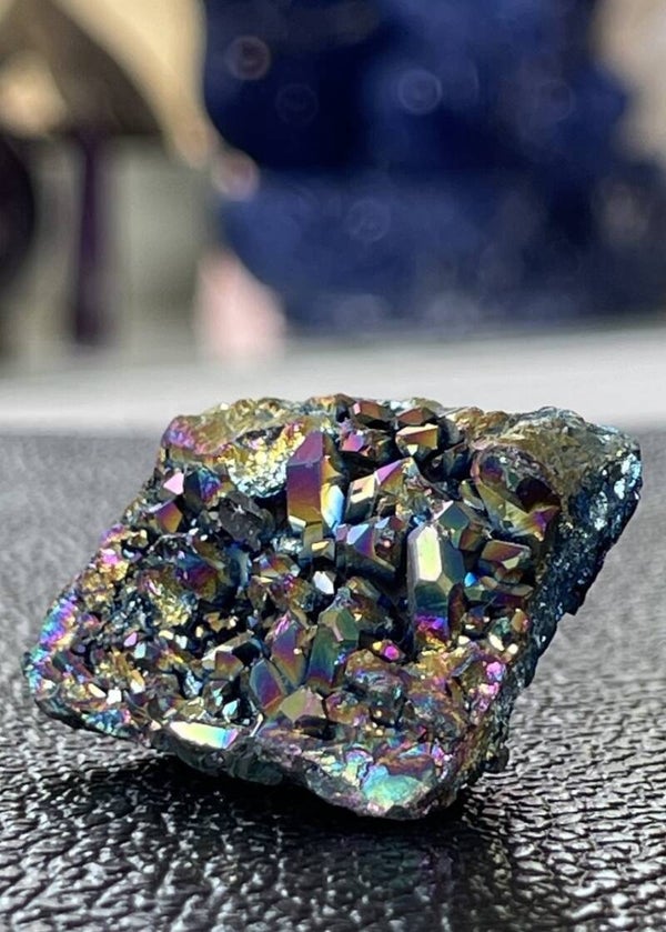 Titanium Aura Kwarts cluster ruw, klein