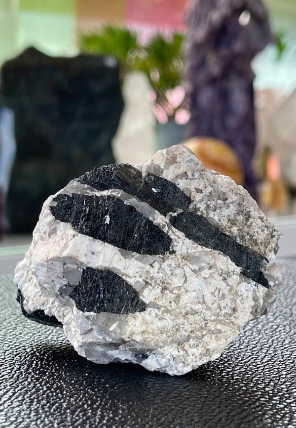 Toermalijn in Kwarts uit Brazilië ruw, medium