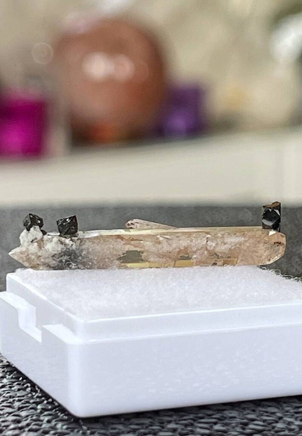 Topaas met Bixbyite uit Utah ruw, klein