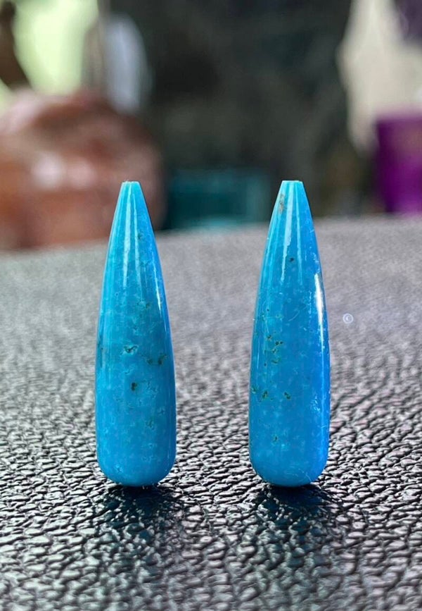 Turkoois edelsteen uit Arizona cabochon druppel, doorboord, per paar, medium