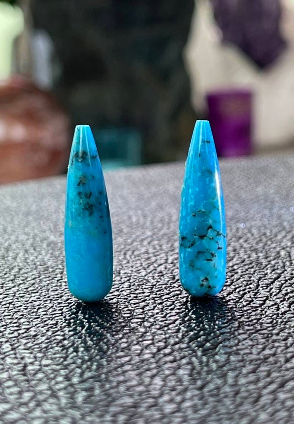 Turkoois edelsteen uit Arizona cabochon druppel, doorboord, per paar, medium