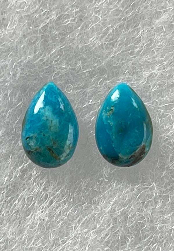 Turkoois edelsteen uit Arizona cabochon druppel, klein, per paar