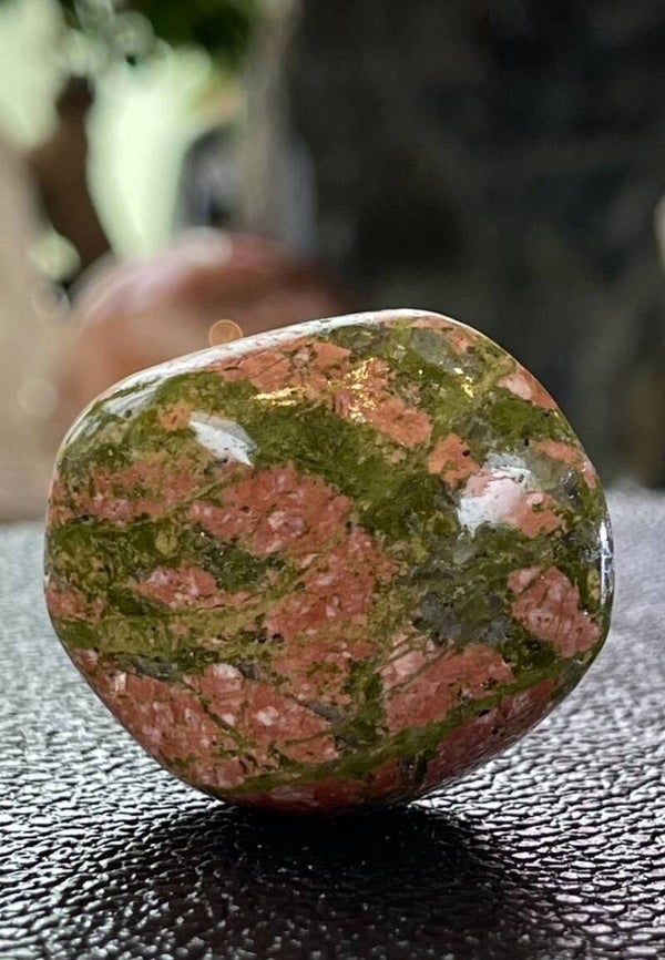 Unakiet trommelsteen, groot