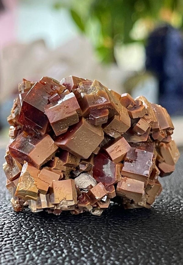 Vanadiniet op matrix uit Marokko ruw, klein-medium