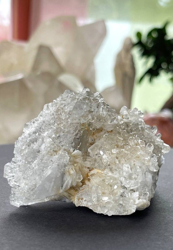 Witte Fluoriet met Bariet en kristalpuntjes uit Spanje ruw, medium