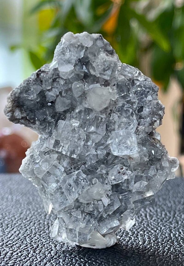 Witte Fluoriet met Calciet op matrix uit Spanje ruw, klein tot medium