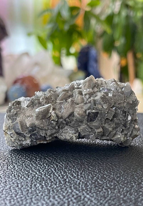 Witte Fluoriet met Calciet op matrix uit Spanje ruw, medium