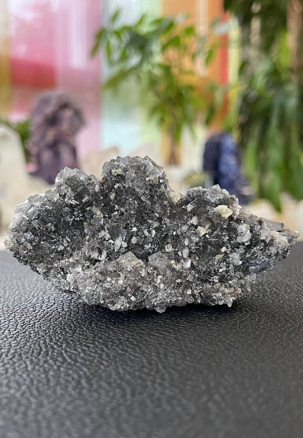 Witte Fluoriet met Toermalijn, Calciet, Dolomiet en Pyriet uit Spanje ruw, medium