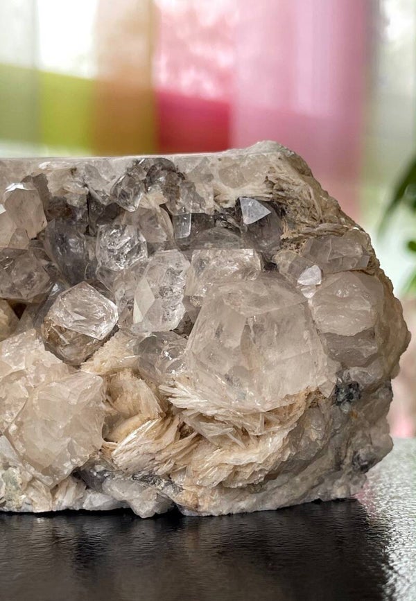 Witte Topaas op Kwarts met Albiet uit Afghanistan, medium-groot