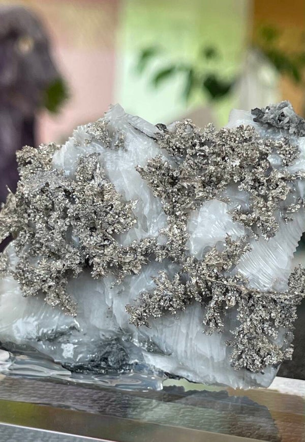 Zilverkristal op Calciet uit Marokko ruw, medium