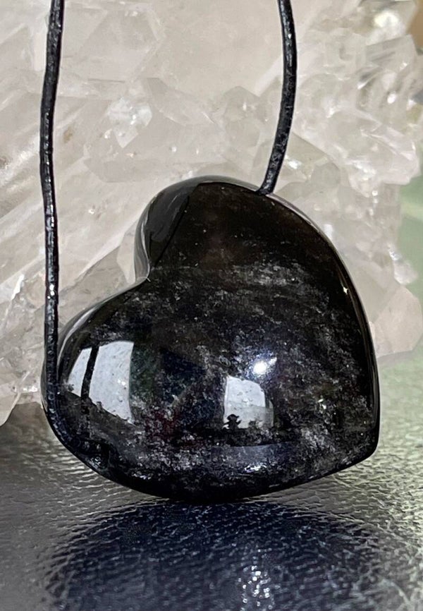 Zilver Obsidiaan hangertje hart doorboord, met veter