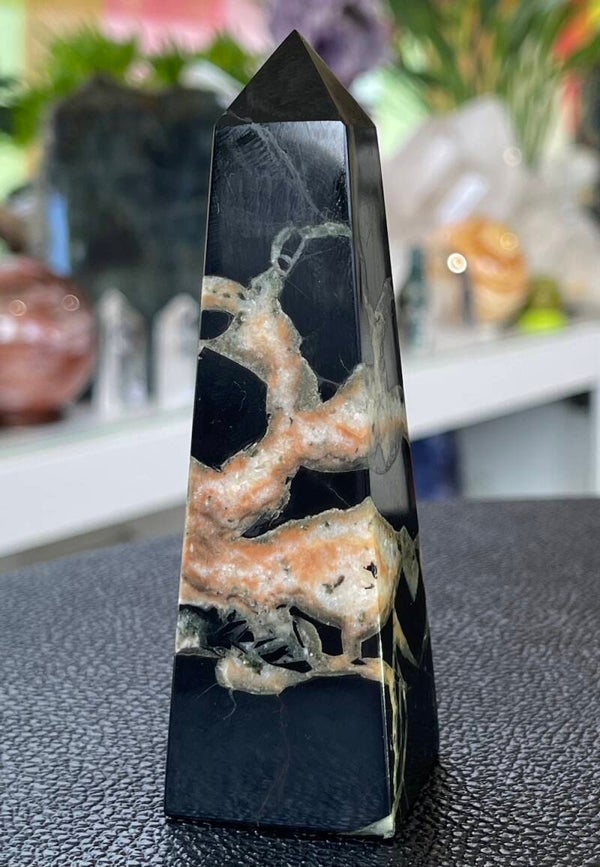 Septarie Zwart met Pyriet punt uit Peru, gepolijst, medium