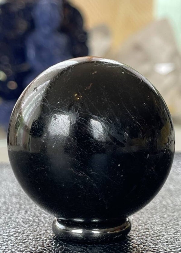 Zwarte Toermalijn bol, medium 5,3cm