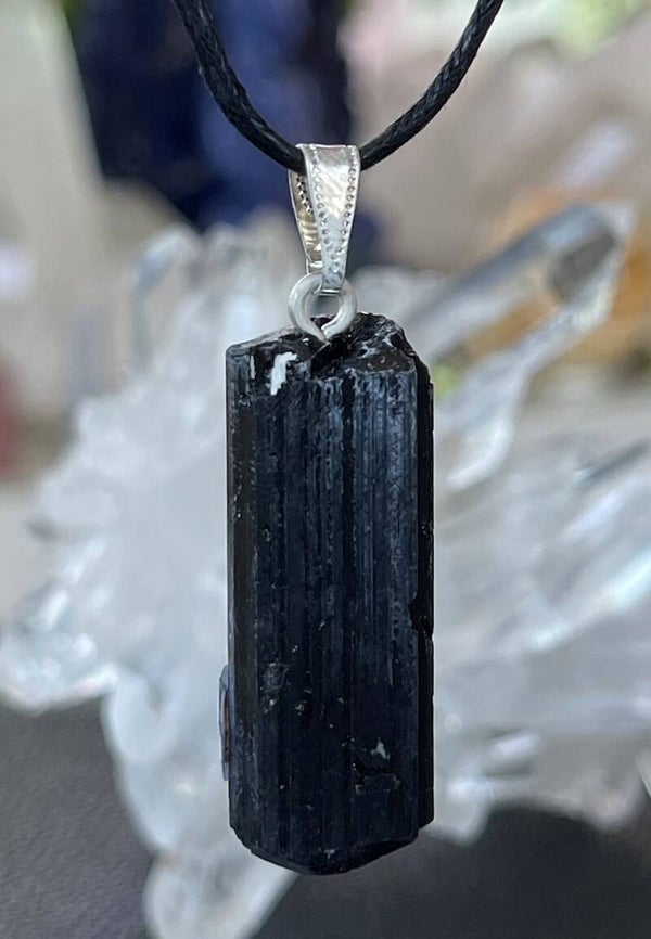 Zwarte Toermalijn hangertje ruw, met veter