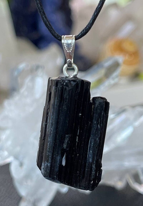 Zwarte Toermalijn hangertje ruw, met veter