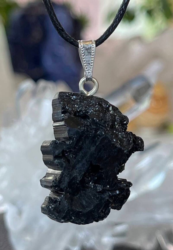 Zwarte Toermalijn hangertje ruw, met veter