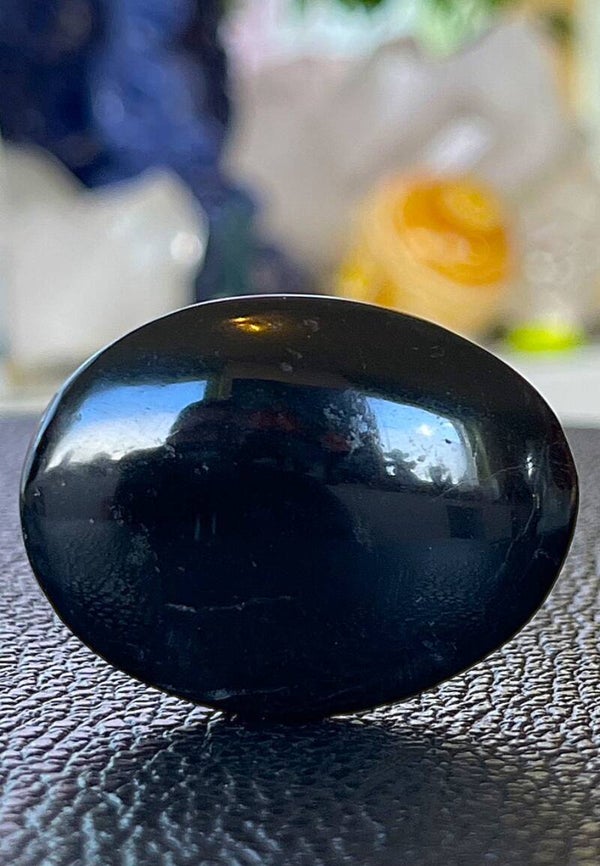 Zwarte Toermalijn knuffelsteen plat