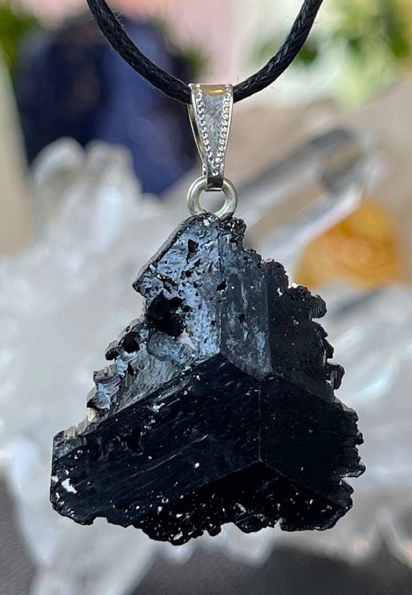 Zwarte Toermalijn hangertje ruw, met veter