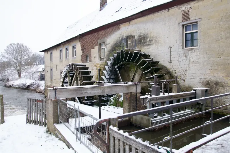de-watermolen-van-wijlre-heuvelland-zuid-limburg-standard-bg6c6z.webp