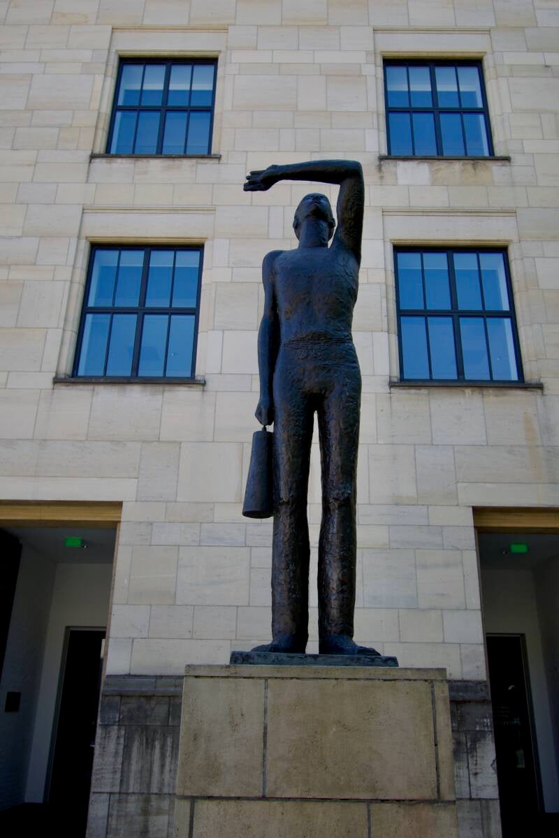heerlen-gemeentehuis-standard-mf57tw.jpg
