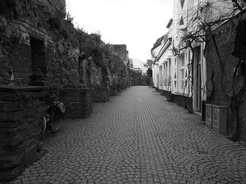 lang-grachtje-maastricht-werner-mantz-standard-m74y58.jpg