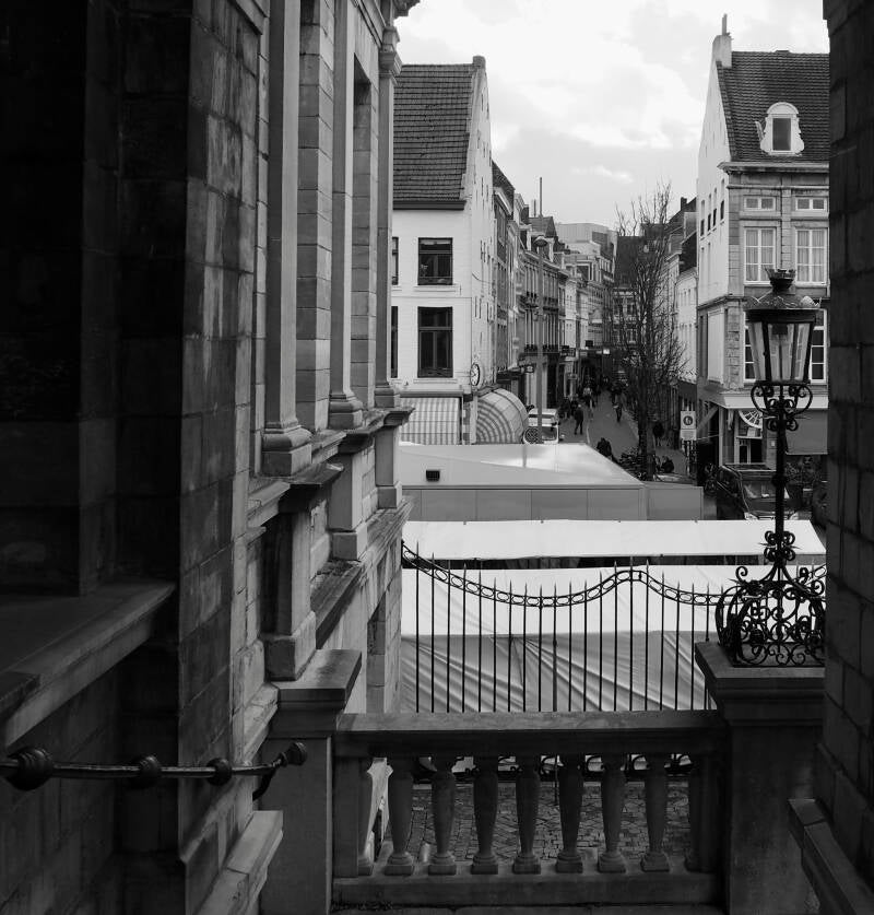 markt-zuidwand-maastricht-werner-mantz-standard-y4f7xw.jpg