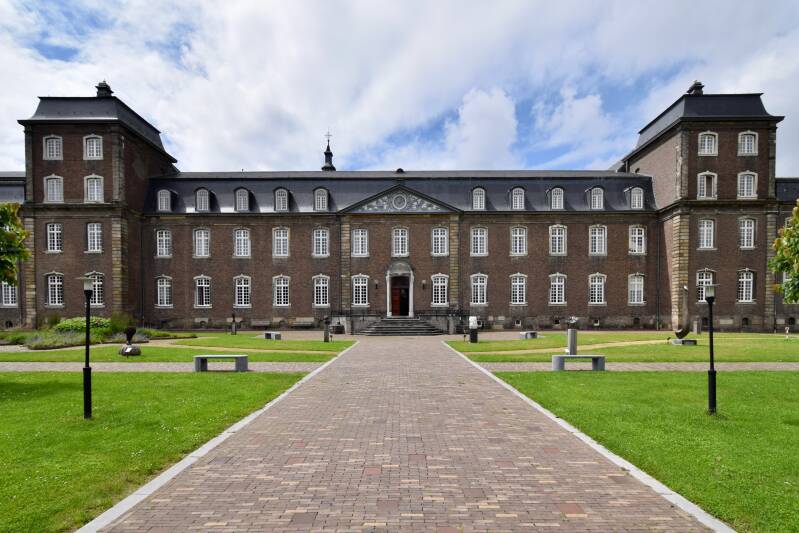 rolduc-achterzijde-kerkrade-standard.jpg