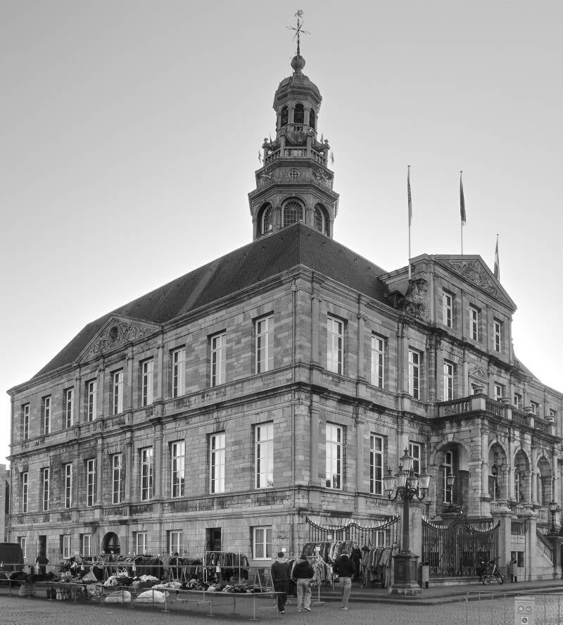 stadhuis-maastricht-werner-mantz-standard.jpg