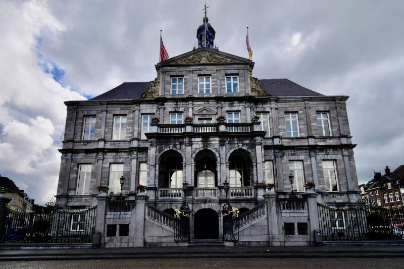 town-hall-maastricht-standard.jpg