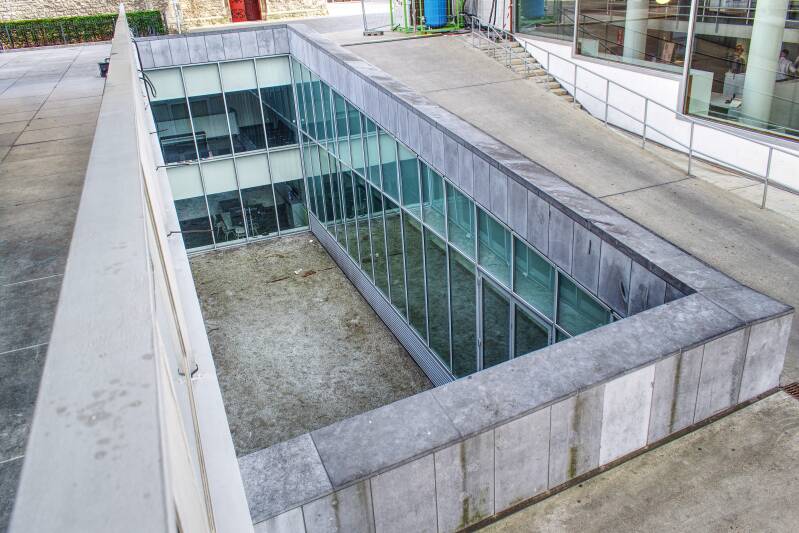 tussen-de-muziekschool-en-het-glaspaleis-heerlen-standard-0bk16t.jpg