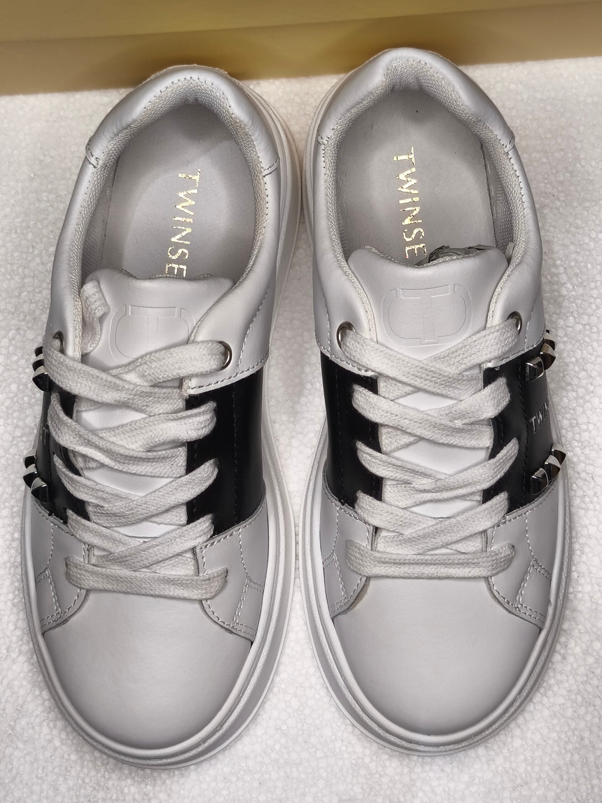 Sneakers Twinset in Pelle con Borchie e Banda Bicolor