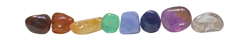 Edelstenen in de kleuren van de chakra's. TTC of talking to the chakra's is een manier om via aanraking bij trauma's te komen zodat deze bij de wortel kunnen worden aangepakt.